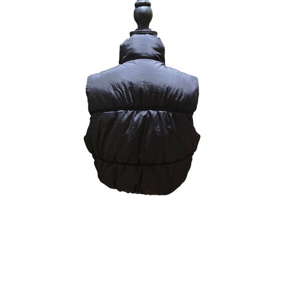 Love Tree Black Cropped Puffer Vest – Size Medium – NWT - Picture 4 of 5